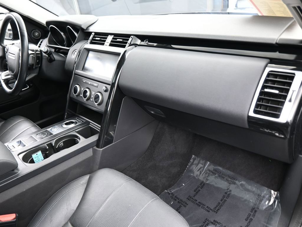 Used 2020 Land Rover Discovery SE image 43