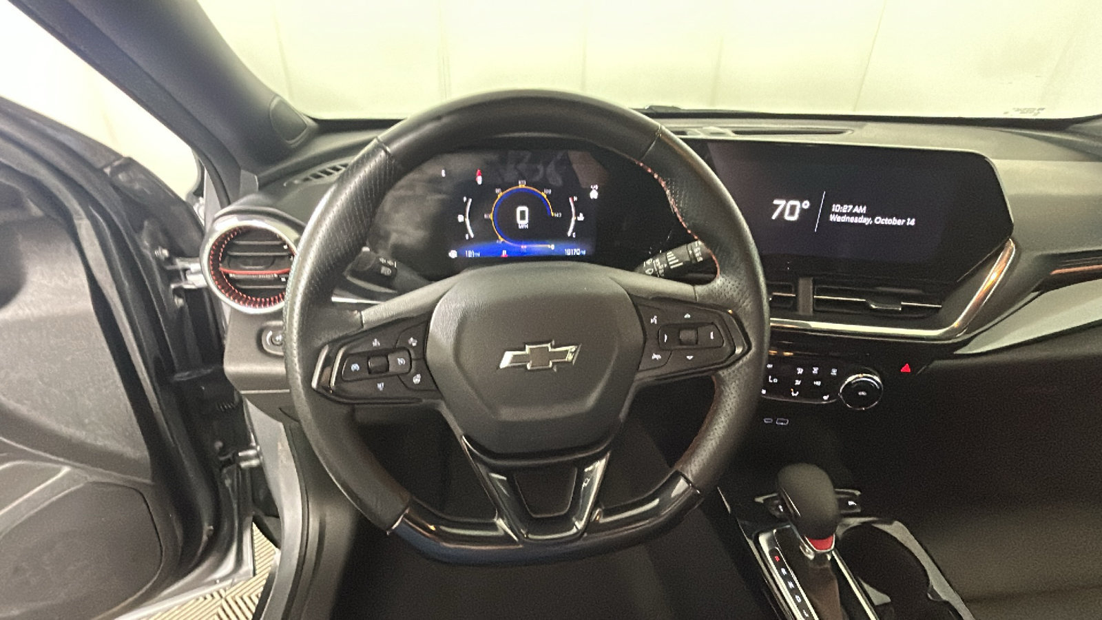 Used 2025 Chevrolet Trax RS w/ Driver Confidence Package FWD image 18
