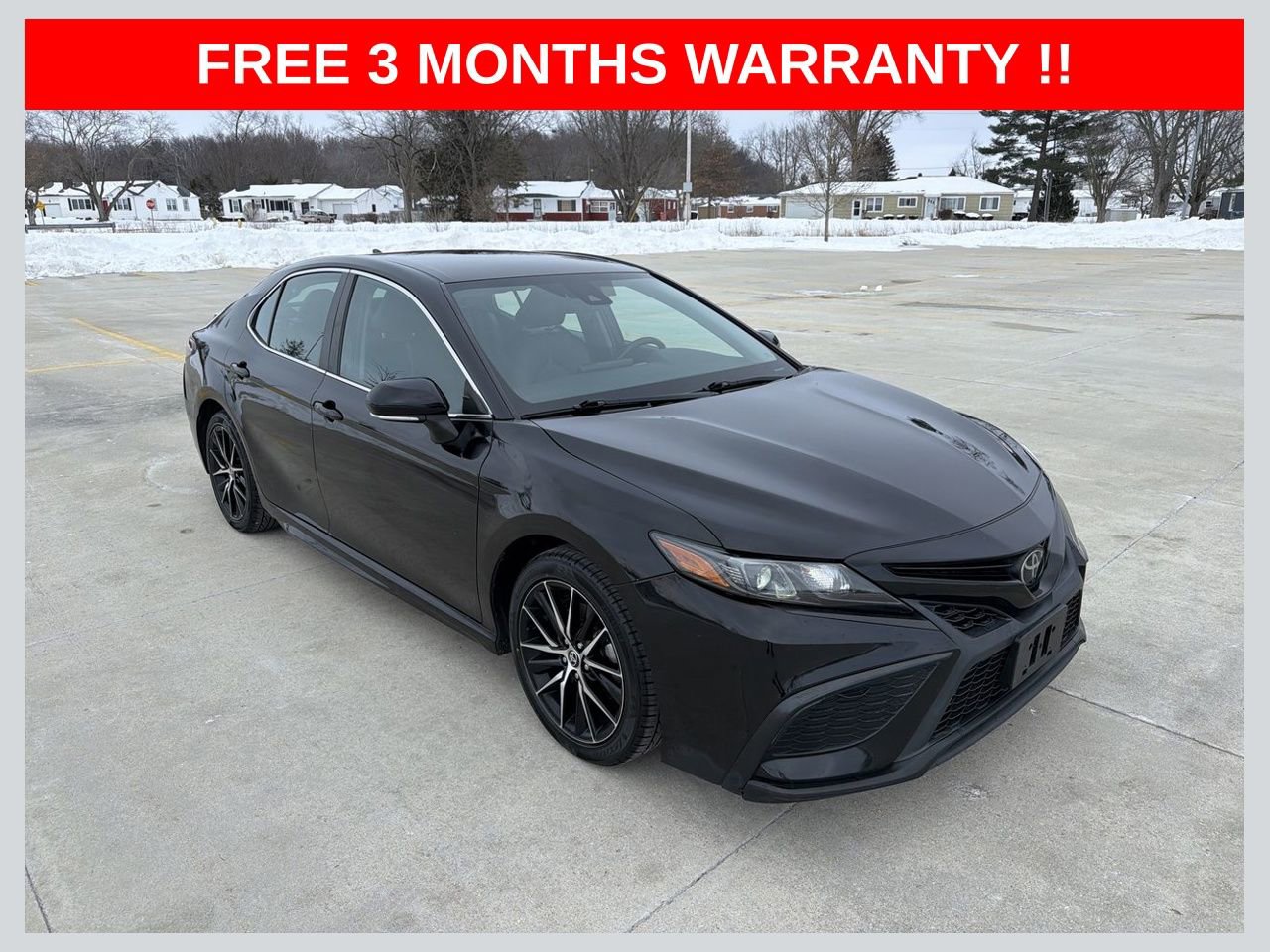 Used 2022 Toyota Camry SE FWD image 1