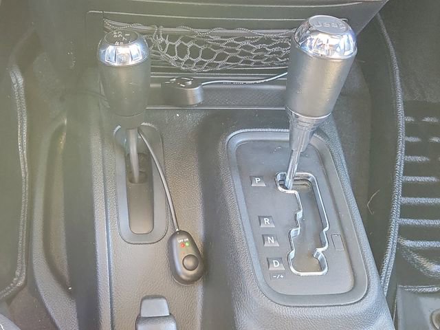 Used 2018 Jeep Wrangler Unlimited Sahara w/ Connectivity Group image 31