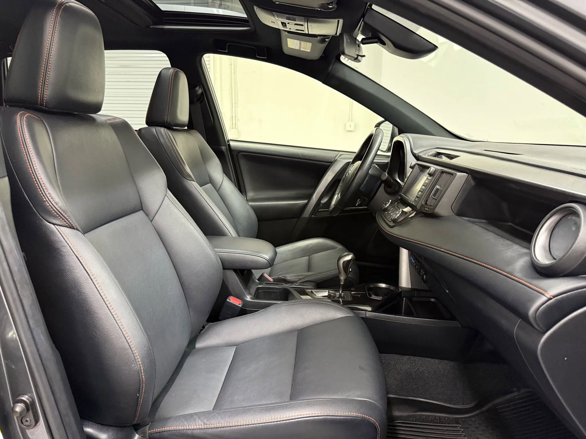 Used 2017 Toyota RAV4 SE w/ Advanced Technology Package image 23