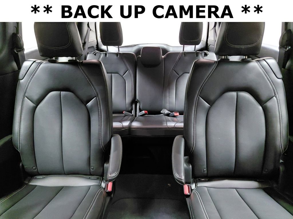 Used 2025 Chrysler Pacifica Select image 19