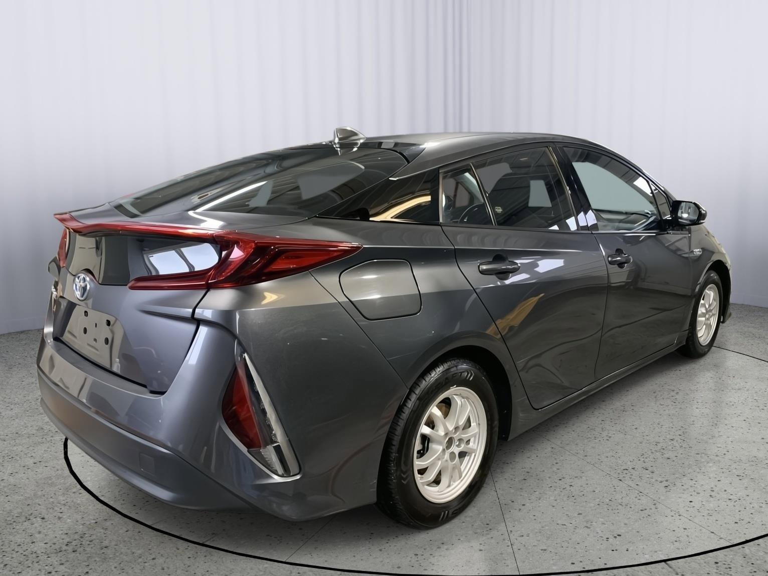 Used 2020 Toyota Prius Prime LE image 7