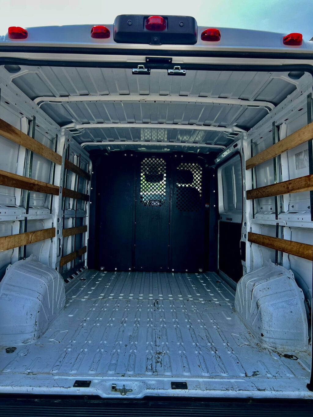Used 2025 RAM ProMaster 2500 w/ U-Haul Equipment Group FWD image 8