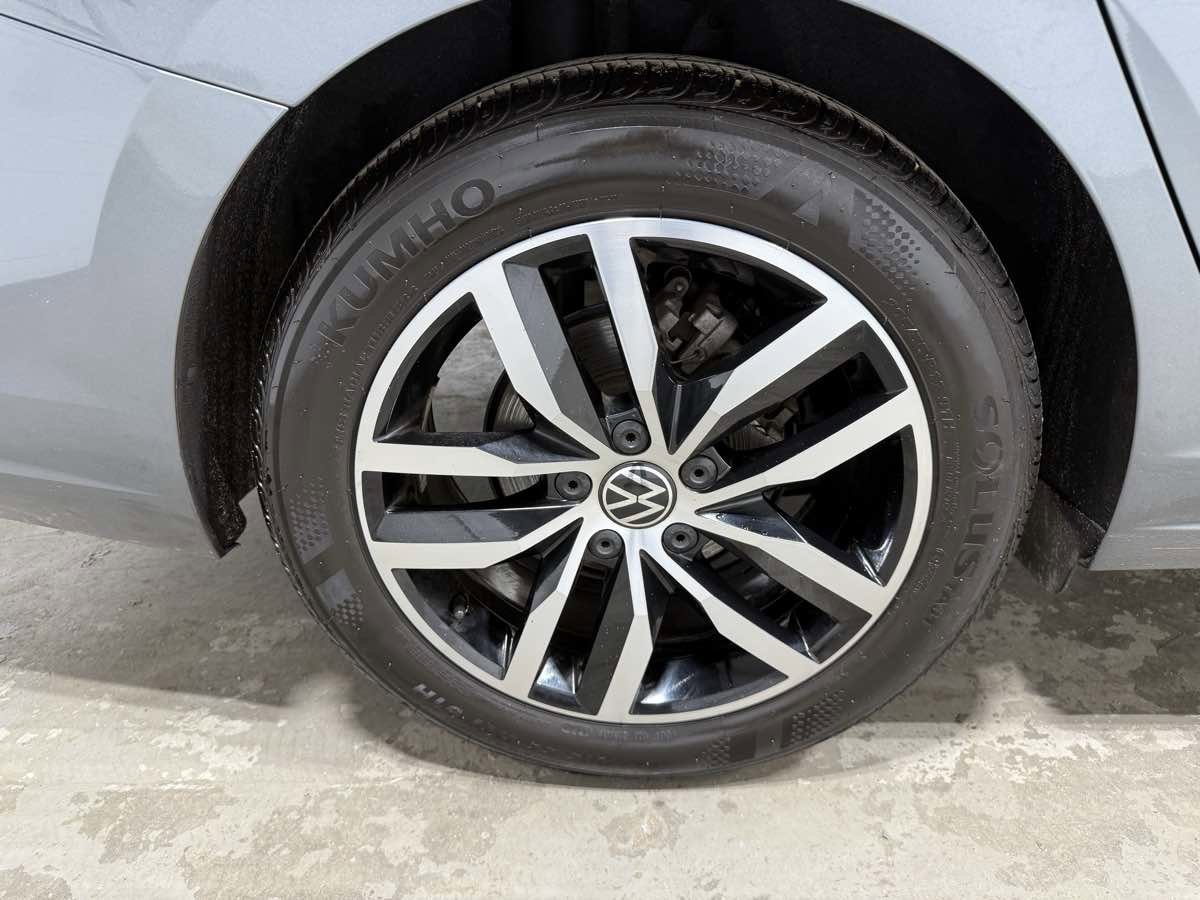 Used 2025 Volkswagen Jetta SE w/ Sunroof Package image 7