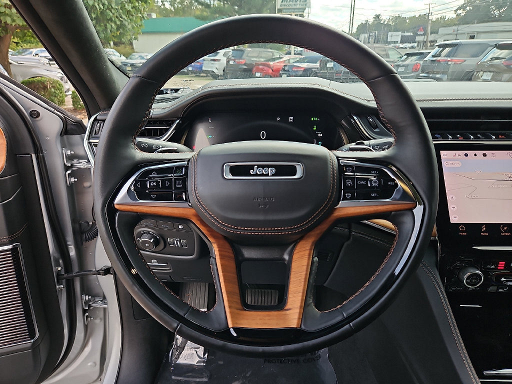 Used 2023 Jeep Grand Cherokee Summit AWD/4WD image 21