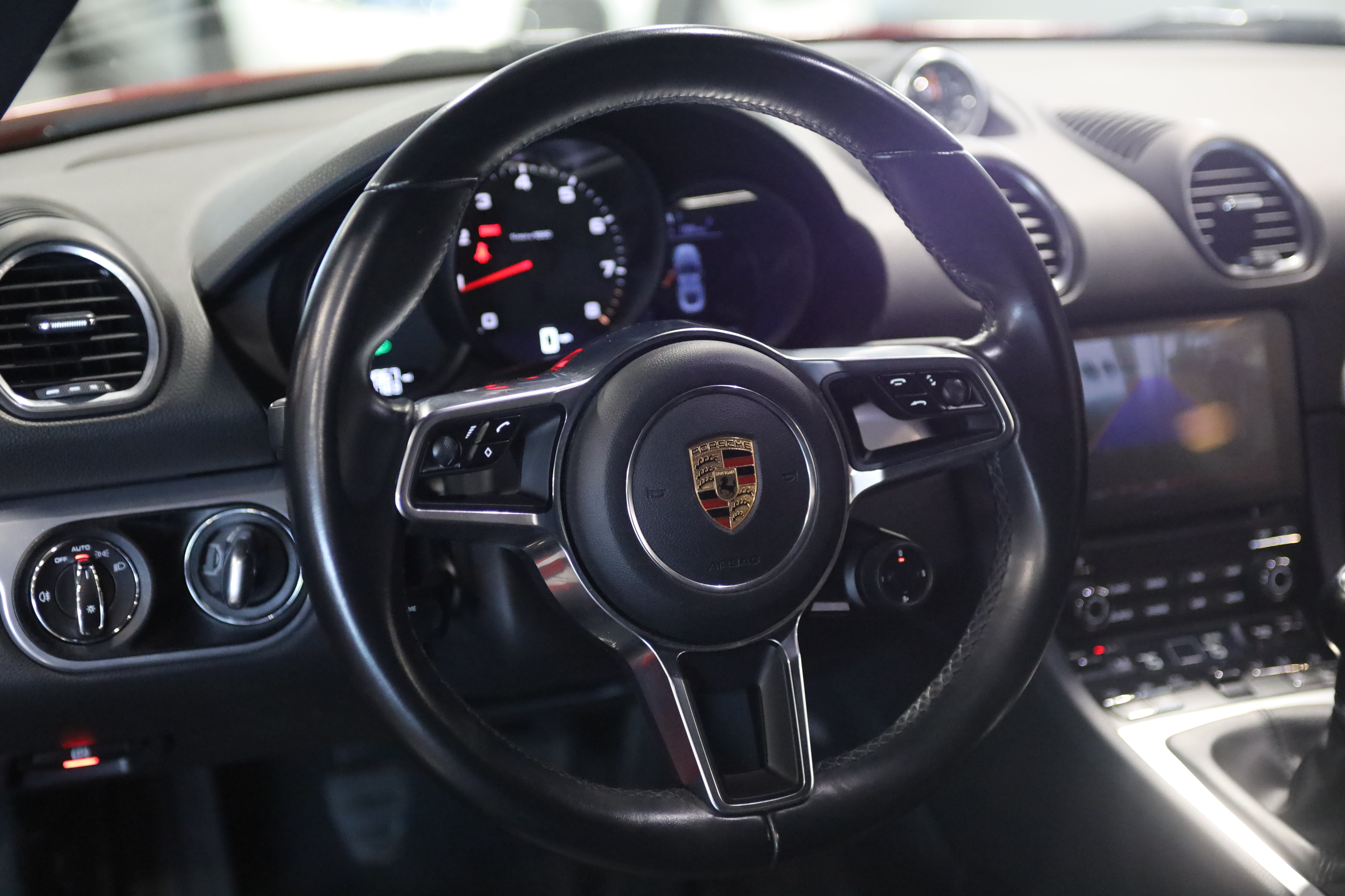 Used 2018 Porsche 718 Cayman RWD image 26