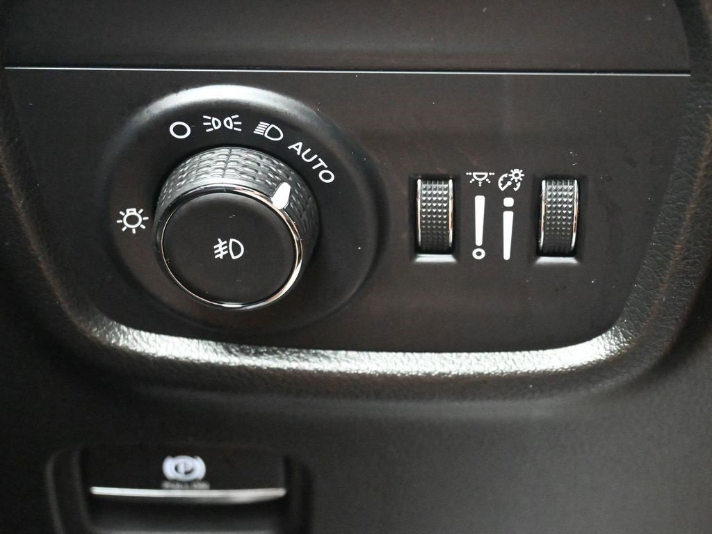 Certified 2024 Jeep Grand Cherokee L Limited w/ Luxury Tech Group II image 27