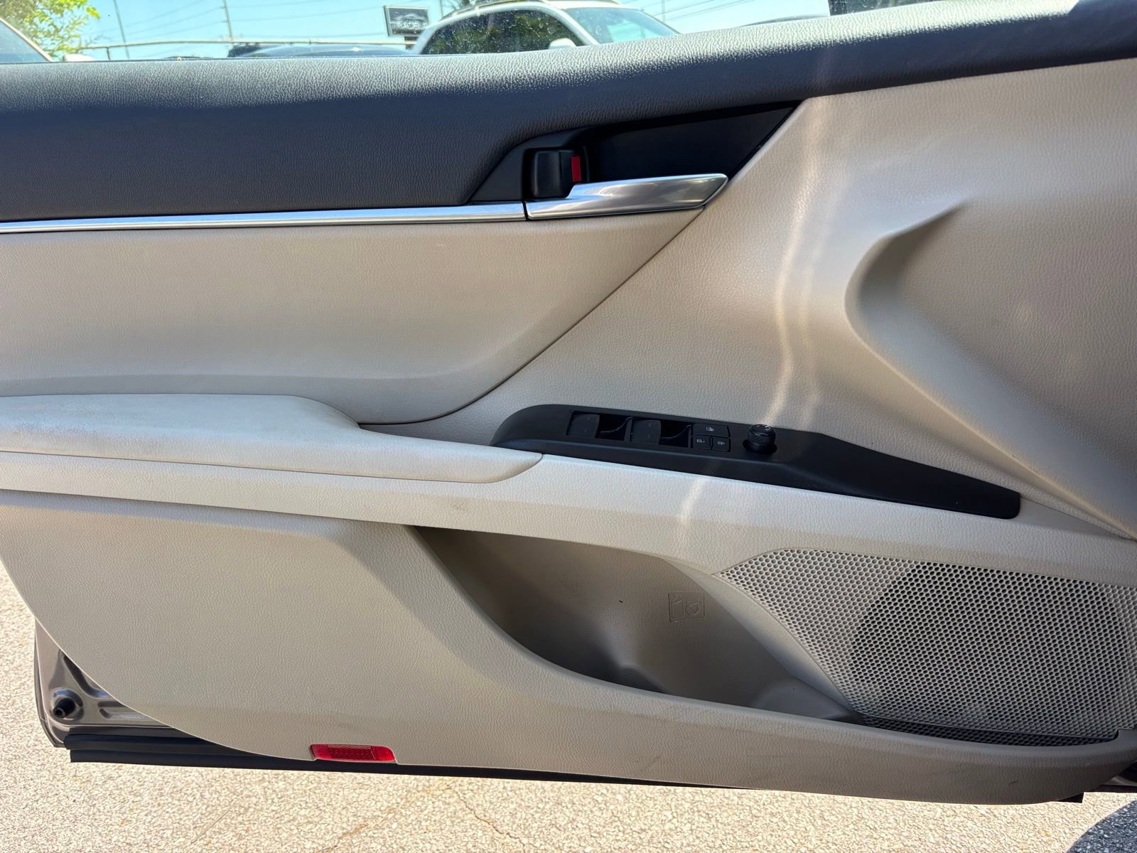 Used 2022 Toyota Camry LE FWD image 12
