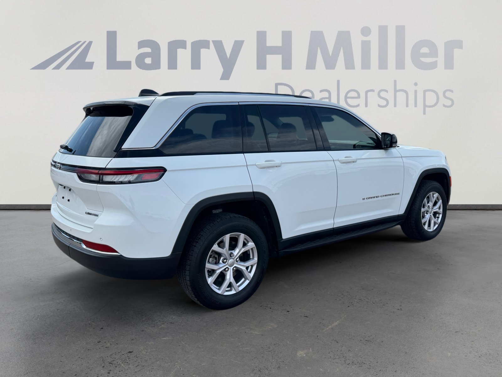 Used 2022 Jeep Grand Cherokee Limited AWD/4WD image 5