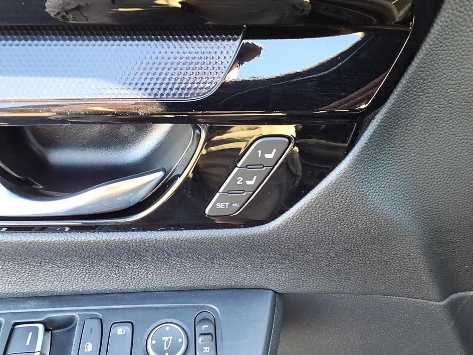 Used 2024 Honda CR-V EX-L image 12