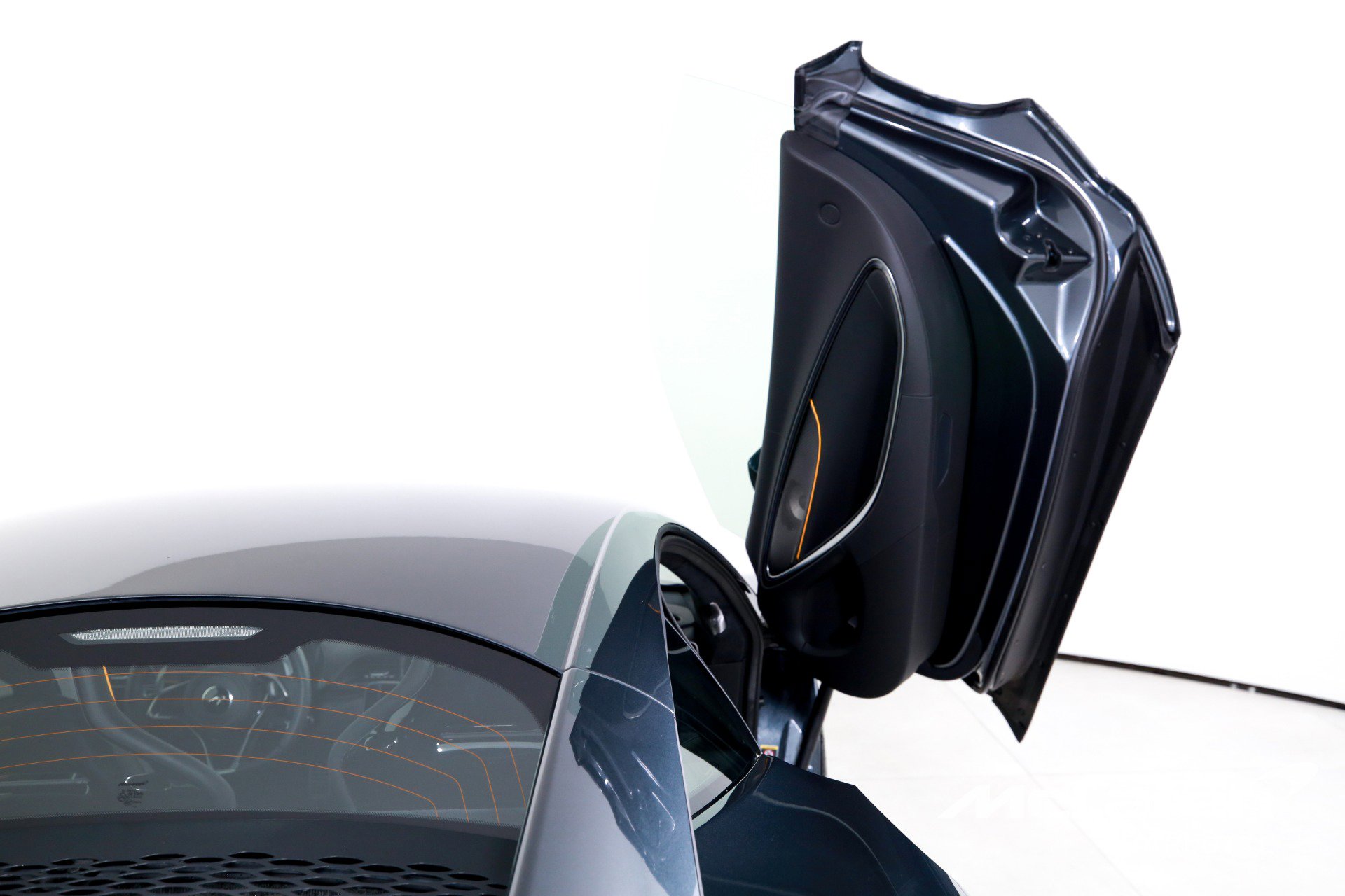 Used 2023 McLaren Artura image 18