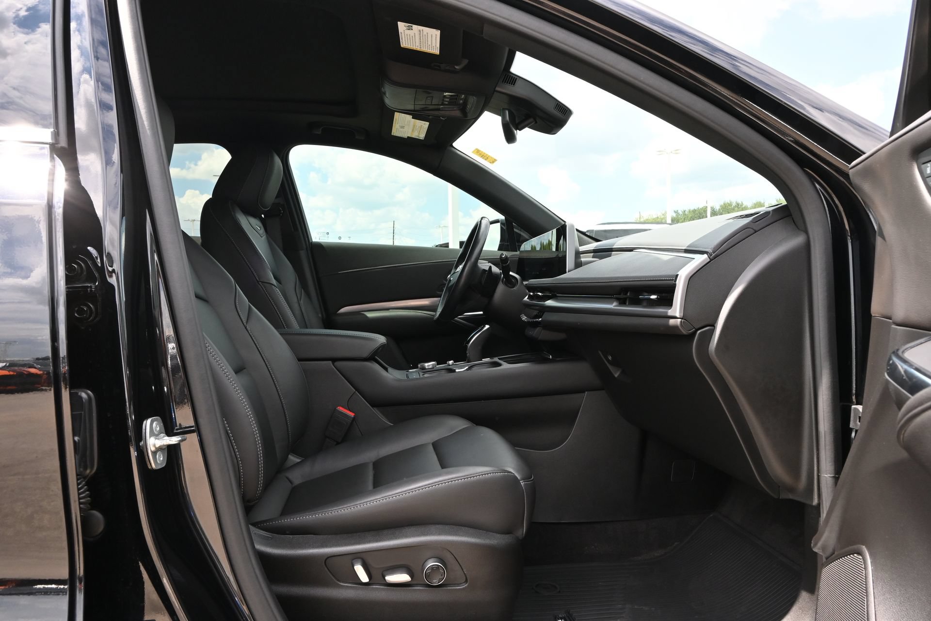 Certified 2024 Cadillac XT4 Premium Luxury w/ Cold Weather Package FWD image 21