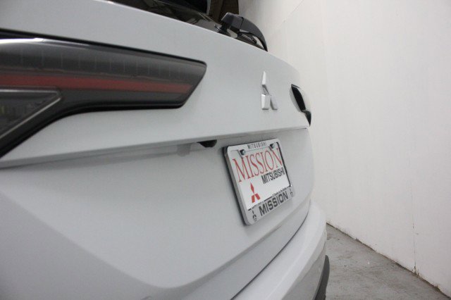 New 2026 Mitsubishi Outlander ES image 4