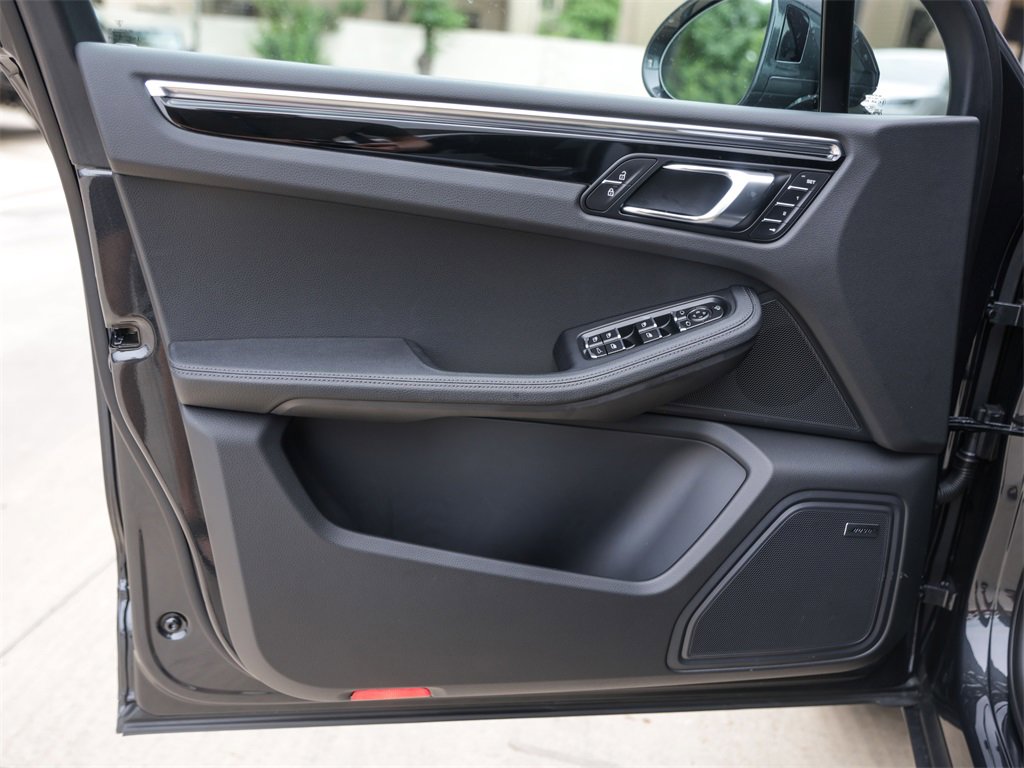 Used 2025 Porsche Macan image 29