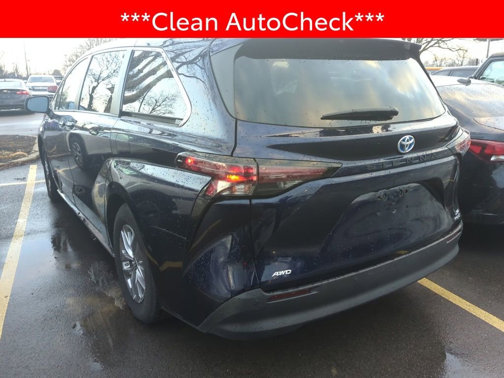 Used 2023 Toyota Sienna XLE image 4