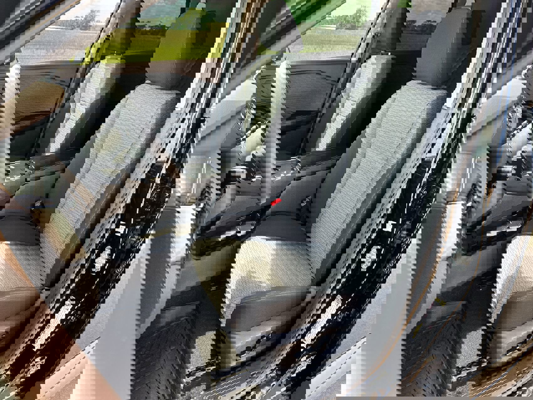 Used 2023 Nissan Rogue SV image 11