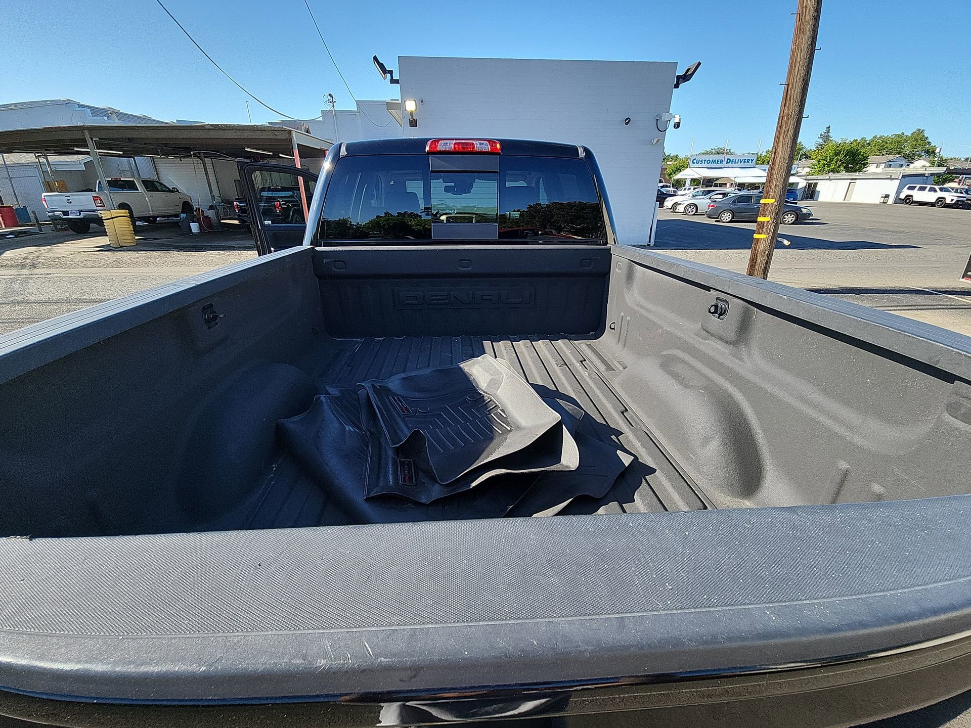 Used 2015 GMC Sierra 2500 Denali w/ Duramax Plus Package AWD/4WD image 21