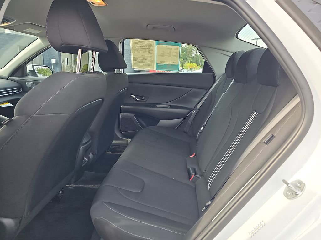 Used 2024 Hyundai Elantra SEL FWD image 19