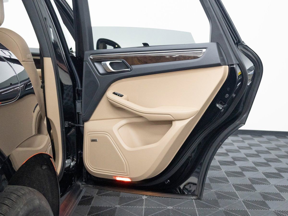 Certified 2025 Porsche Macan image 25