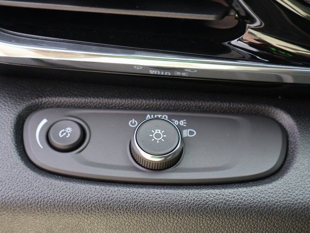 Used 2025 Buick Envista Sport Touring image 37