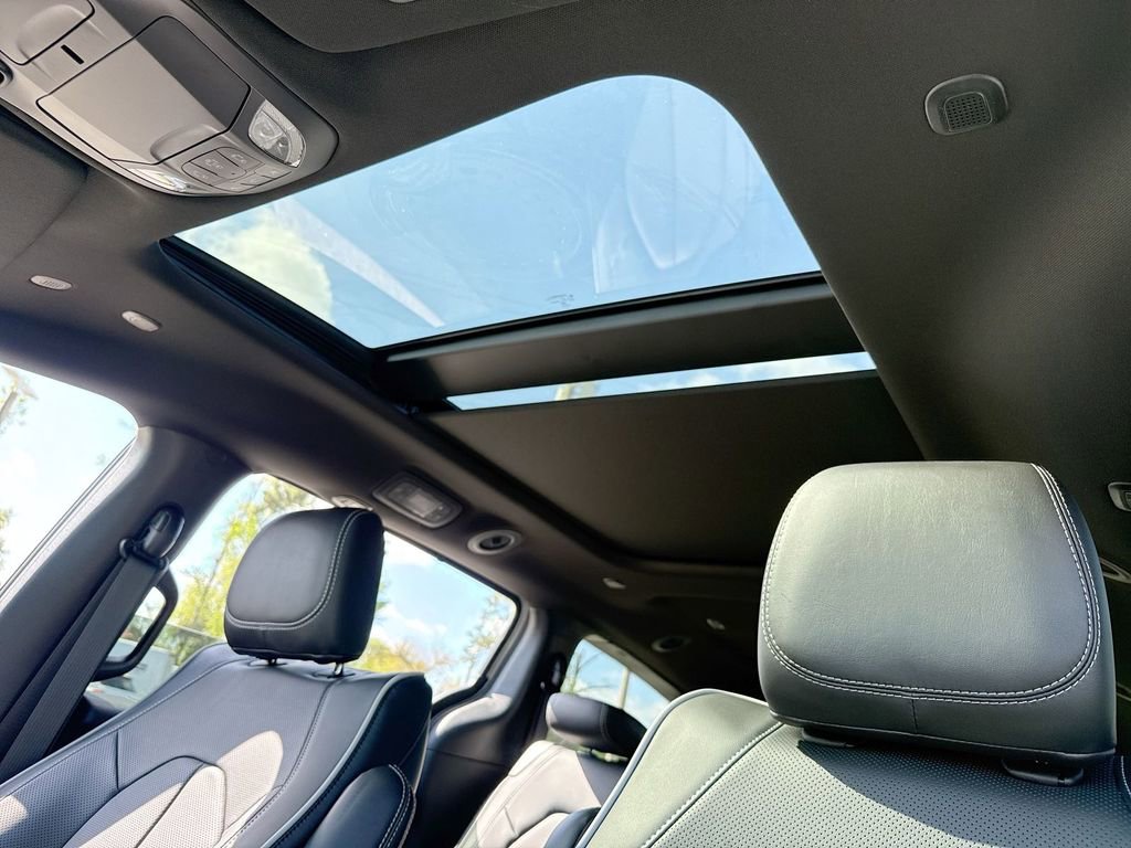 New 2026 Chrysler Pacifica Limited w/ Trailer Tow Group image 18