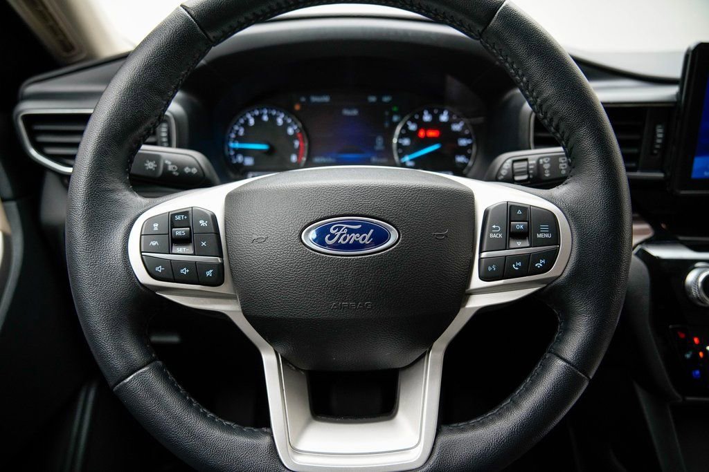 Used 2023 Ford Explorer Limited image 32