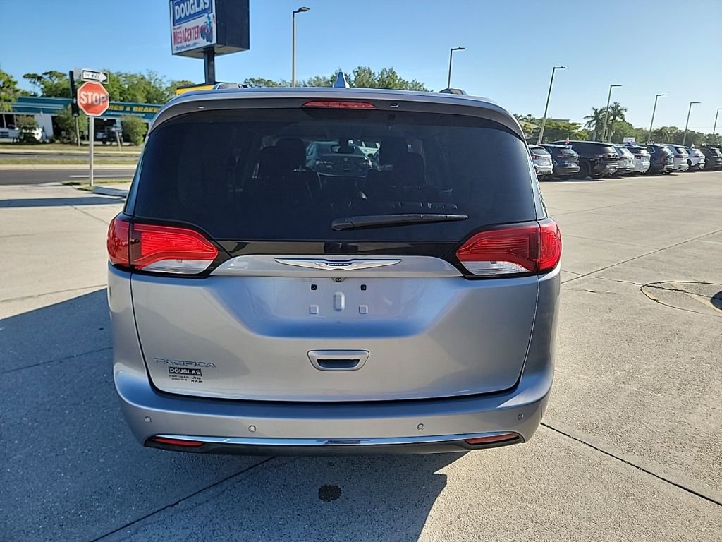 Used 2019 Chrysler Pacifica Touring-L Plus w/ Tire & Wheel Group image 4