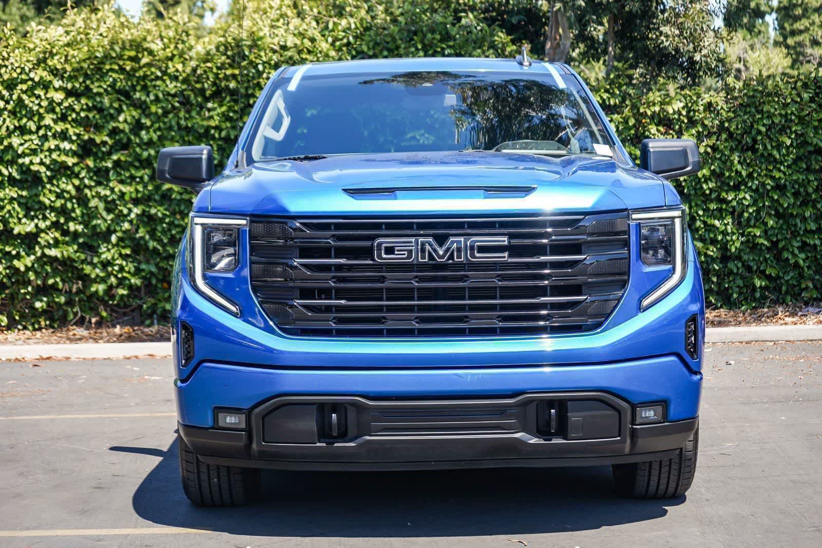 Used 2022 GMC Sierra 1500 Elevation AWD/4WD image 2