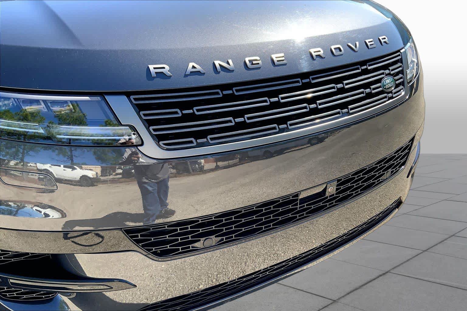 Used 2025 Land Rover Range Rover Sport SE AWD/4WD image 30