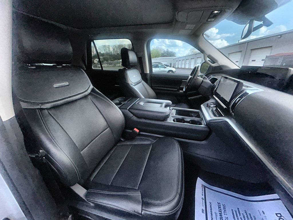 Used 2025 Ford Expedition Platinum image 32