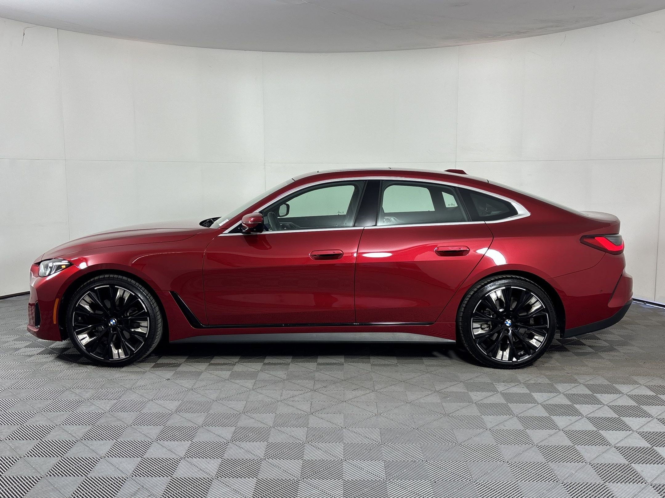 Used 2025 BMW 430i w/ Premium Package RWD image 2