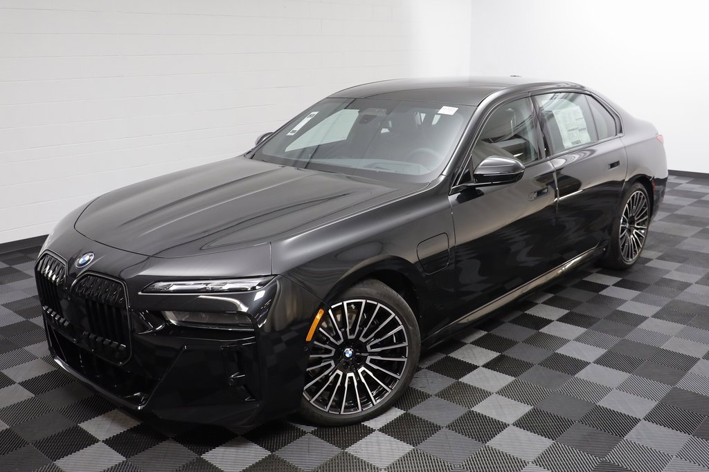 New 2026 BMW 750e xDrive w/ Executive Package image 2