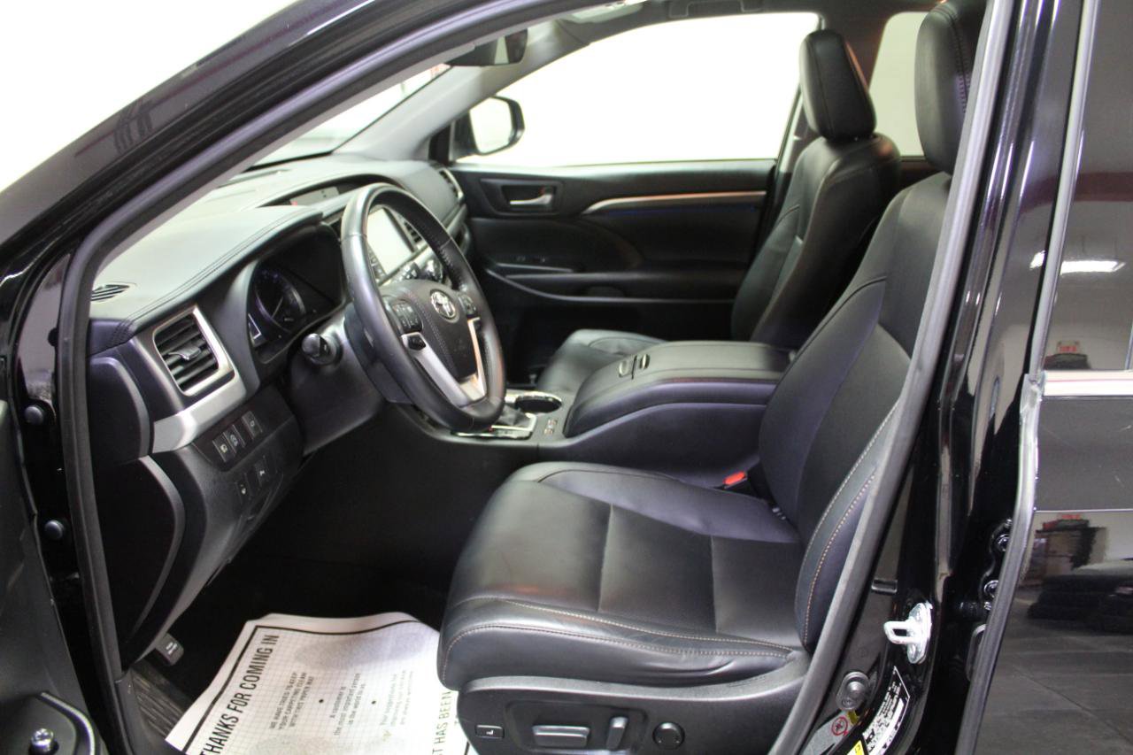 Used 2017 Toyota Highlander Limited Platinum image 19