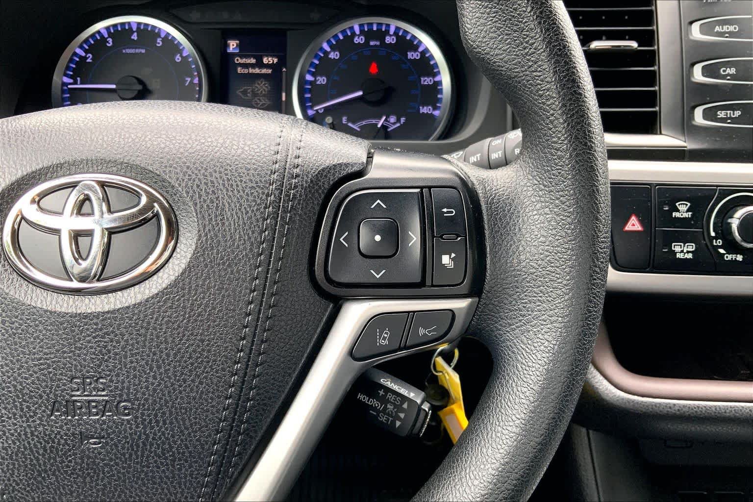 Used 2019 Toyota Highlander LE AWD/4WD image 25