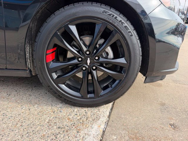 Used 2018 Chevrolet Malibu LT w/ Redline Edition FWD image 11