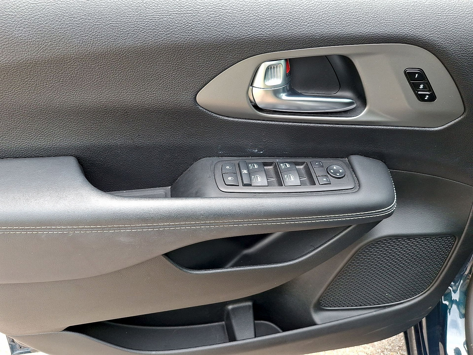Used 2025 Chrysler Pacifica Select FWD image 10