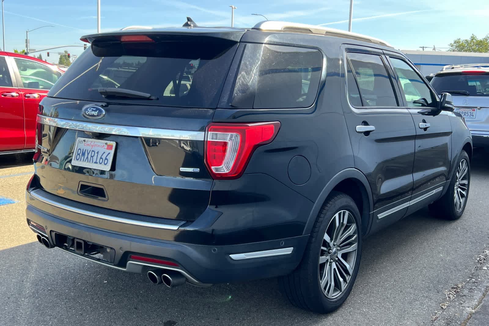 Used 2018 Ford Explorer Platinum AWD/4WD image 4