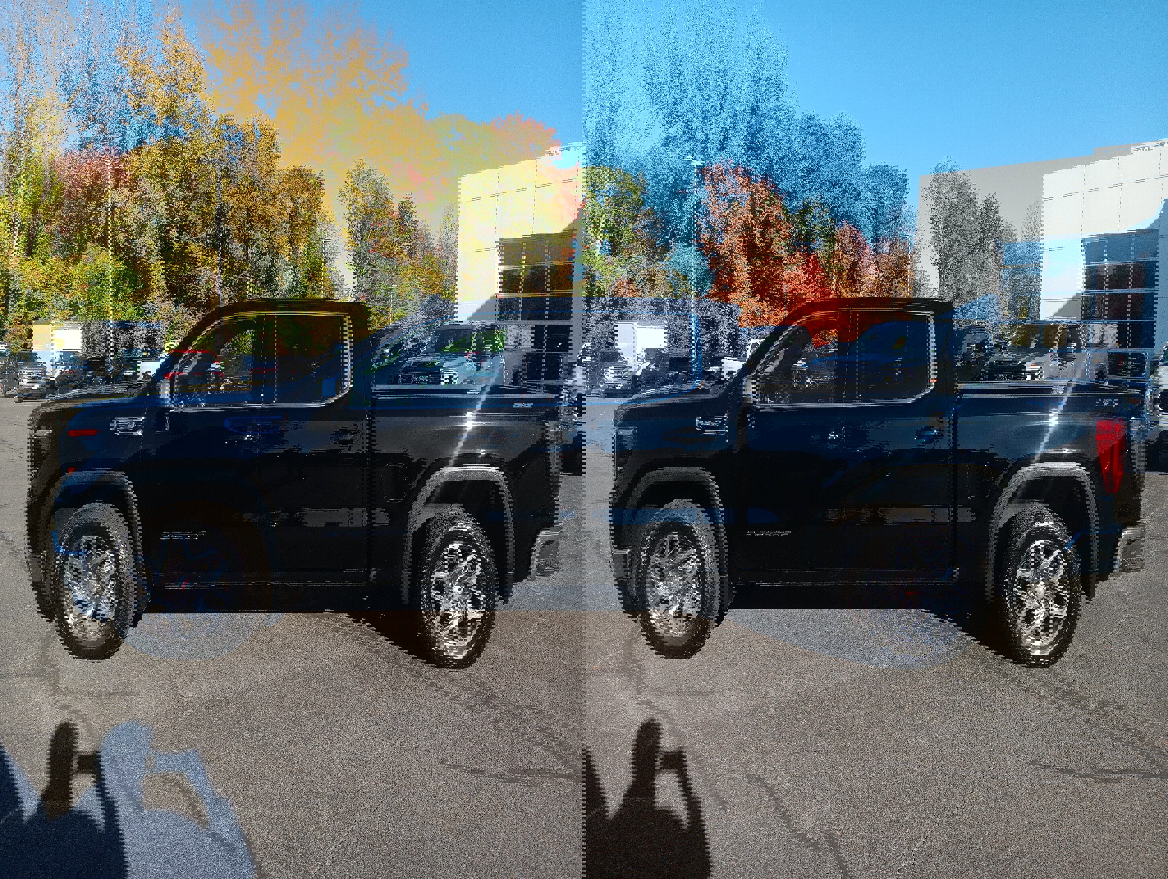 New 2025 GMC Sierra 1500 SLE w/ Preferred Package image 2