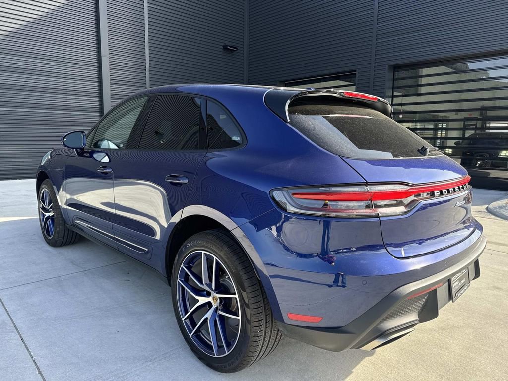 Certified 2025 Porsche Macan image 3