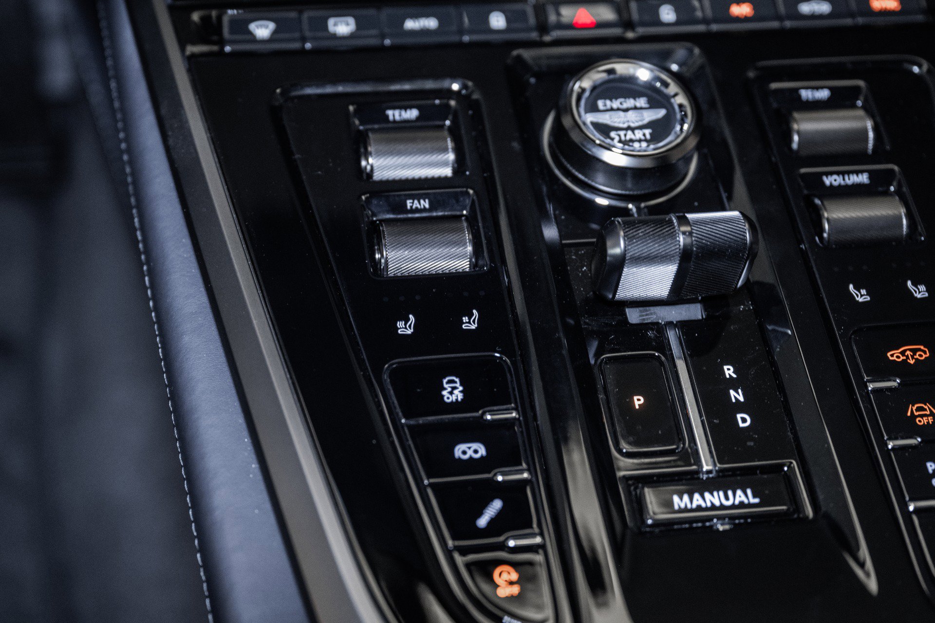 Used 2025 Aston Martin DBX 707 image 40