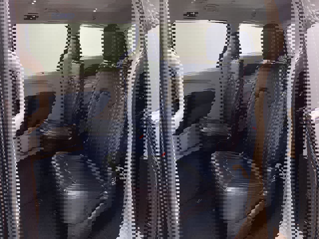 Used 2024 Chrysler Pacifica Touring-L image 17