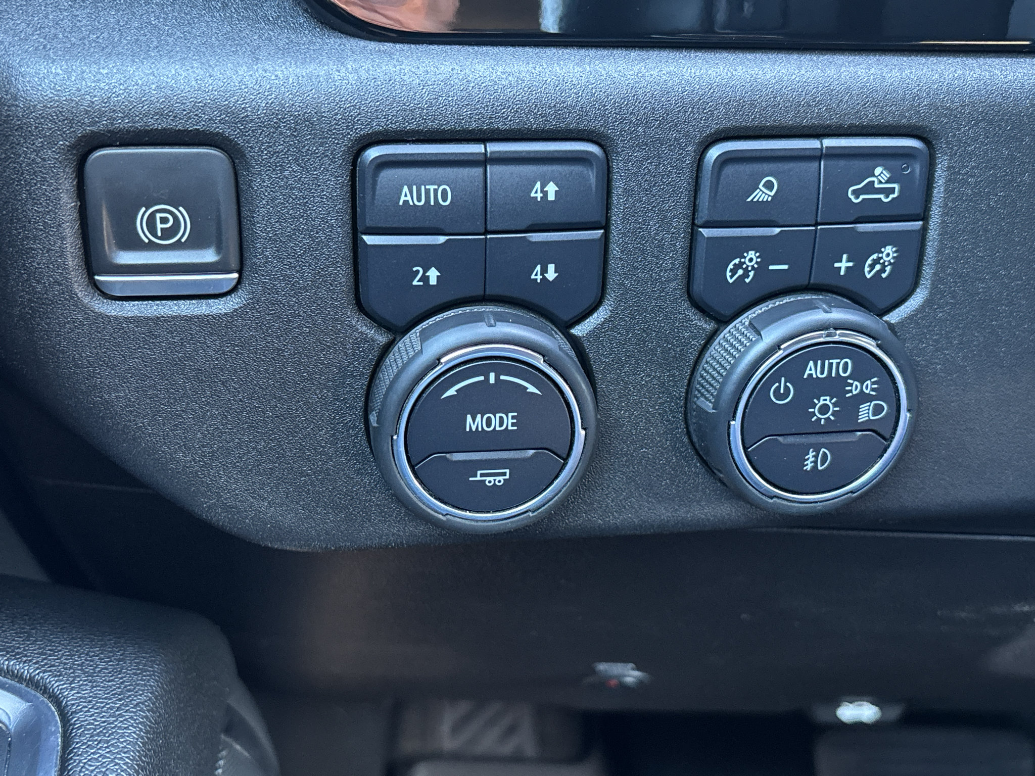 Used 2023 Chevrolet Silverado 1500 LTZ w/ LTZ Convenience Package II AWD/4WD image 16