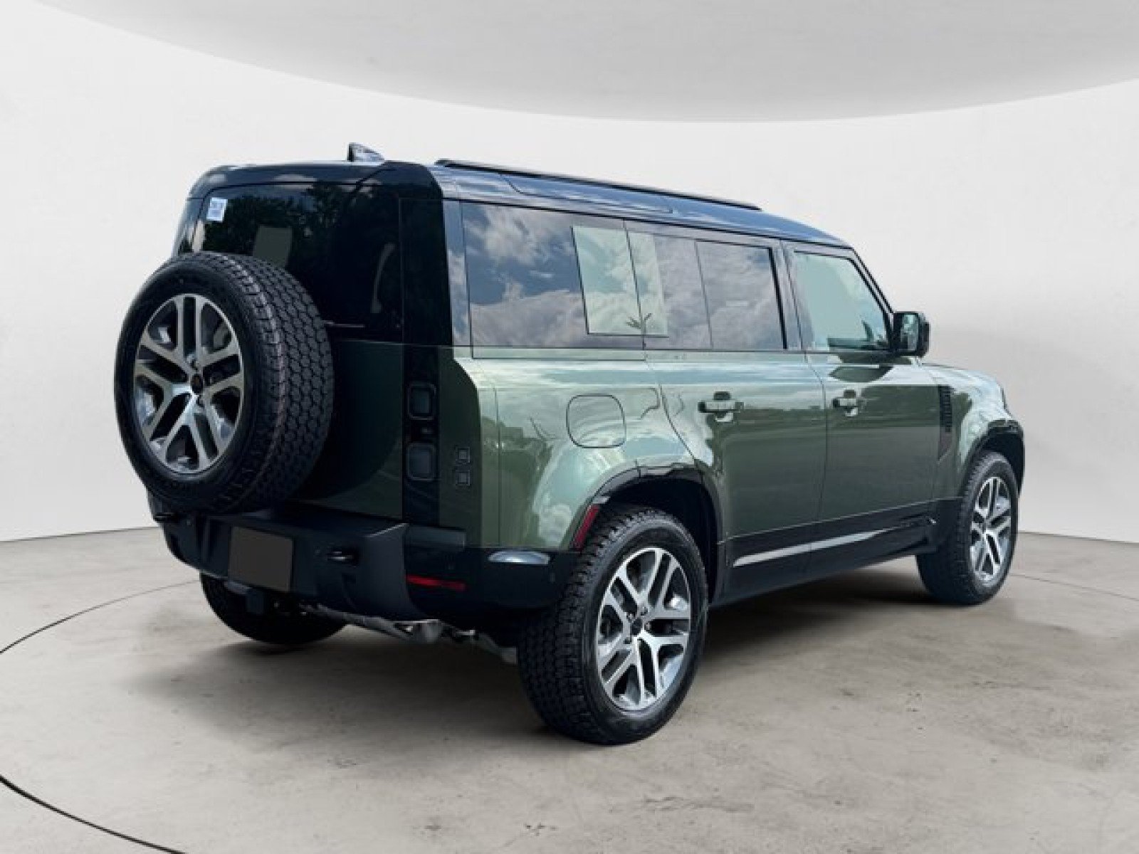 New 2026 Land Rover Defender 110 X-Dynamic SE AWD/4WD image 4