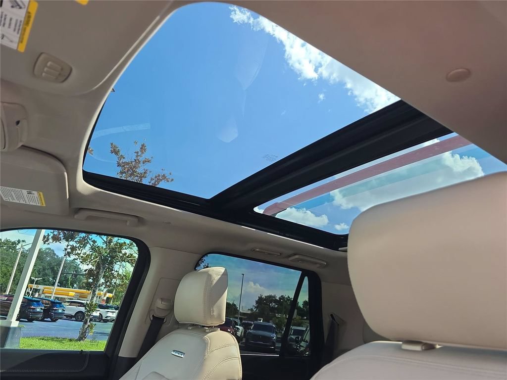 Used 2018 Ford Expedition Platinum RWD image 28