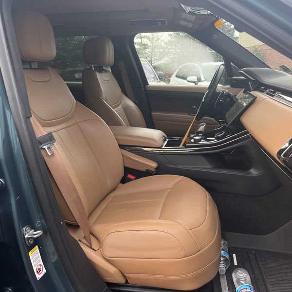 Used 2023 Land Rover Range Rover Sport SE AWD/4WD image 3