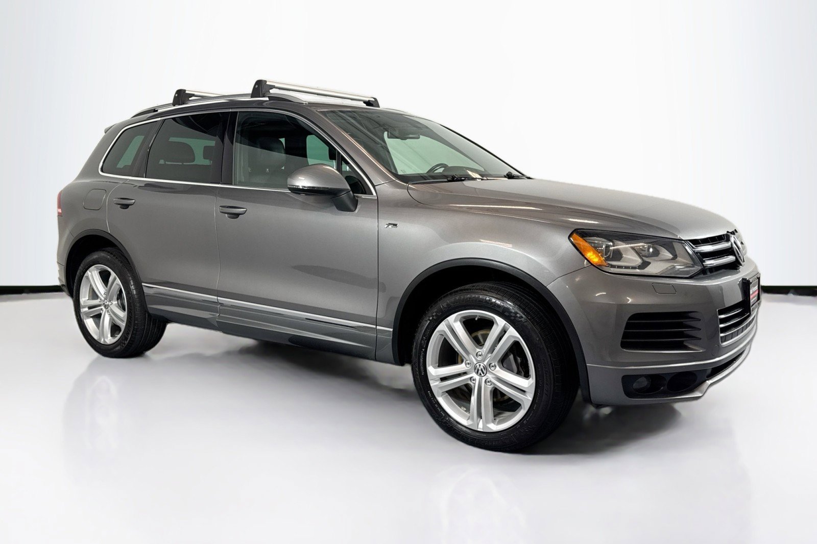 Used 2014 Volkswagen Touareg Sport AWD/4WD image 3