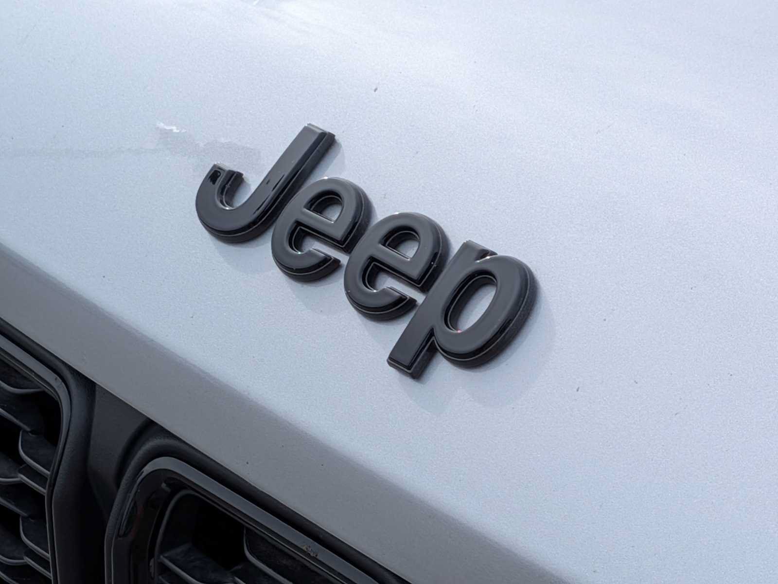 Certified 2024 Jeep Grand Cherokee Altitude AWD/4WD image 11