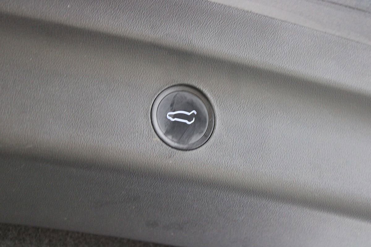 Used 2021 Tesla Model Y Long Range AWD/4WD image 19