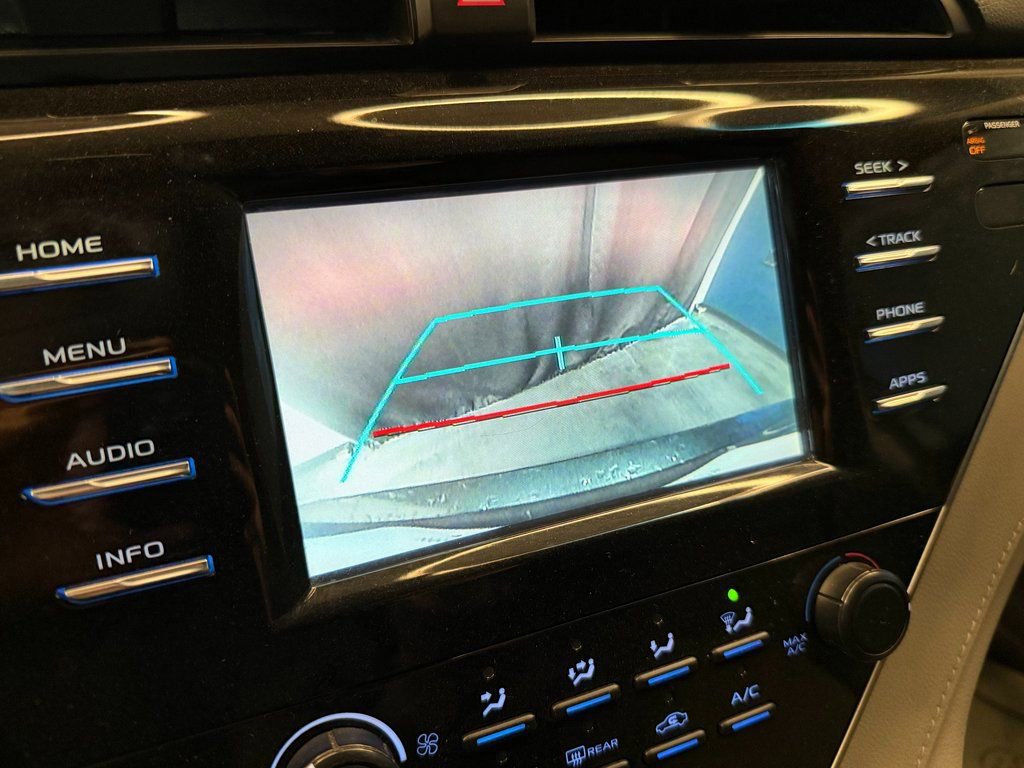 Used 2018 Toyota Camry LE FWD image 13